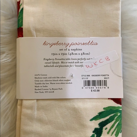 Bardwil Linens Merry Berry 4-Pc Napkin poinsettias - Picture 4 of 5